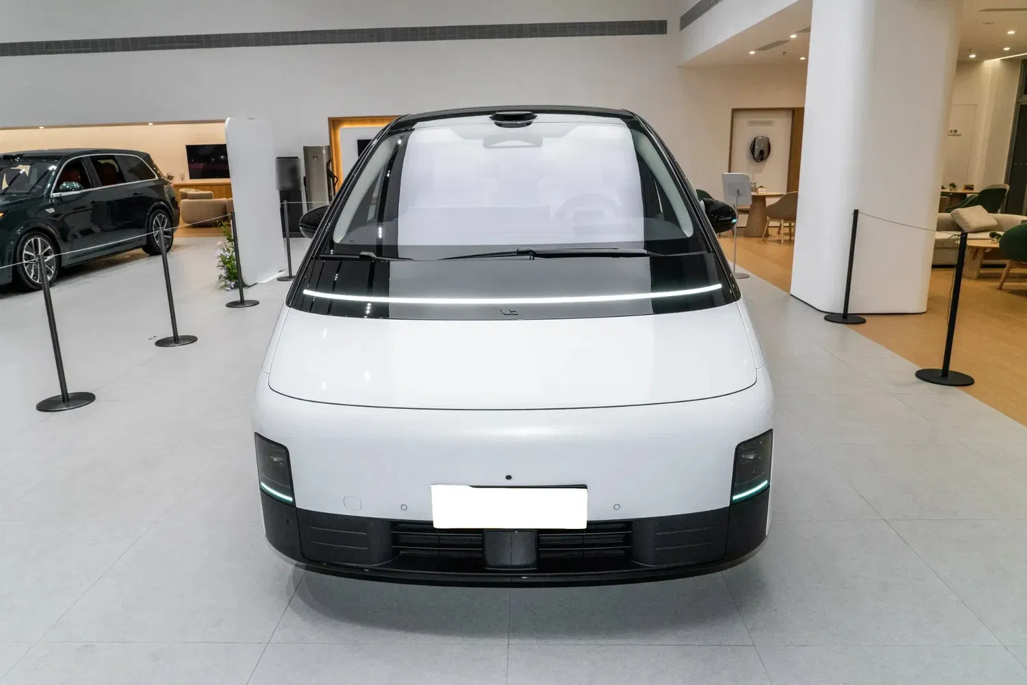 imgi_24_Li-Auto-Mega-2025-Used-Electric-Car-for-Large-Space-Luxury-MPV-Car Li Auto MEGA – For Sale From China | Chinese Cars in Australia - Image 1